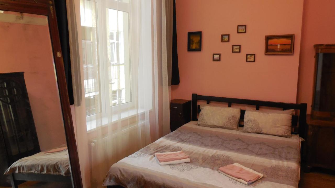 2 Room Apartment Near Opera House Lviv Buitenkant foto
