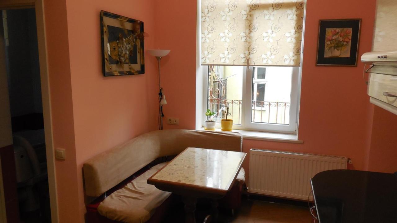 2 Room Apartment Near Opera House Lviv Buitenkant foto